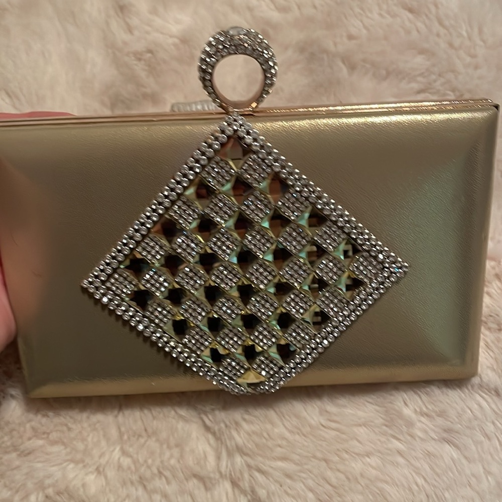 Nina’s Collection Canada gold clutch with chain NWT. - Picture 2 of 13